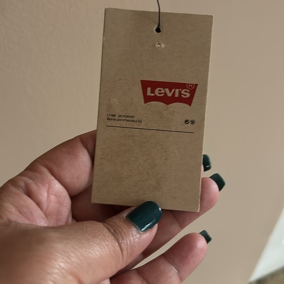 Levi's White Jacket with Cropped Length and Classic Collar - Picture 6 of 11